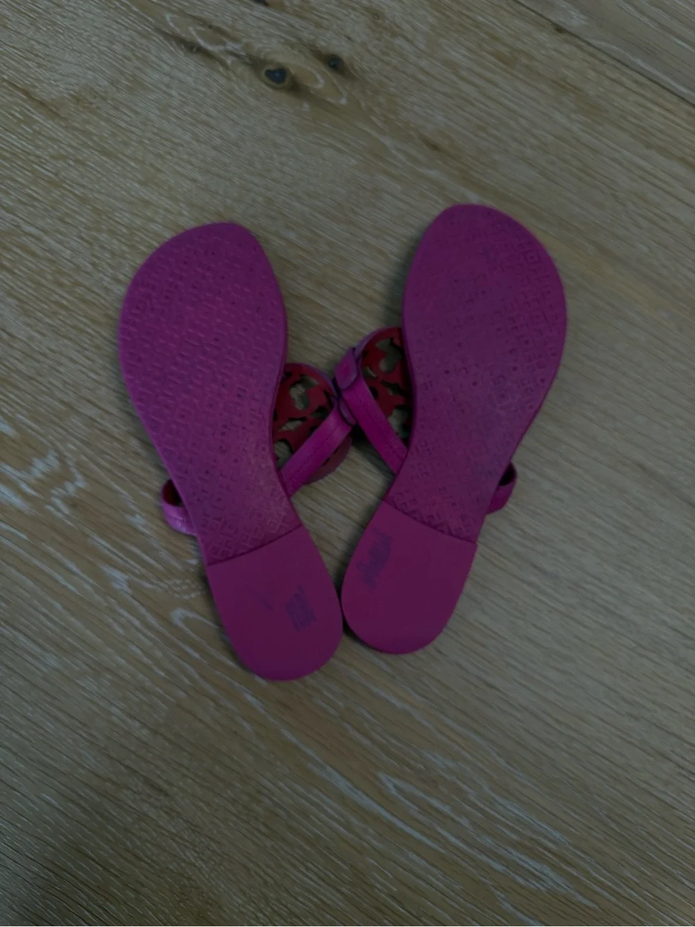 Tory Burch Miller Hot Pink Fuchsia Leather Logo Thong Sandals size 8.5
